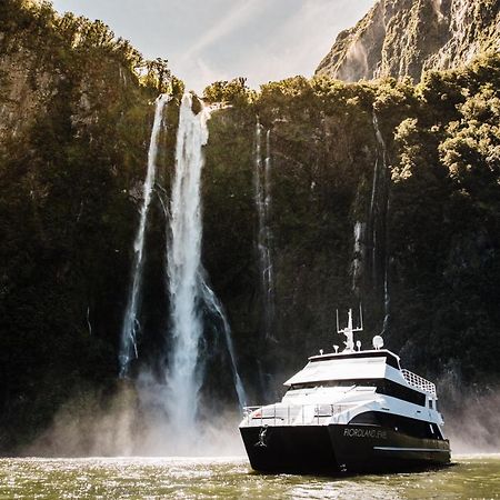 Milford Sound Overnight Cruise - Fiordland Discovery Exteriér fotografie