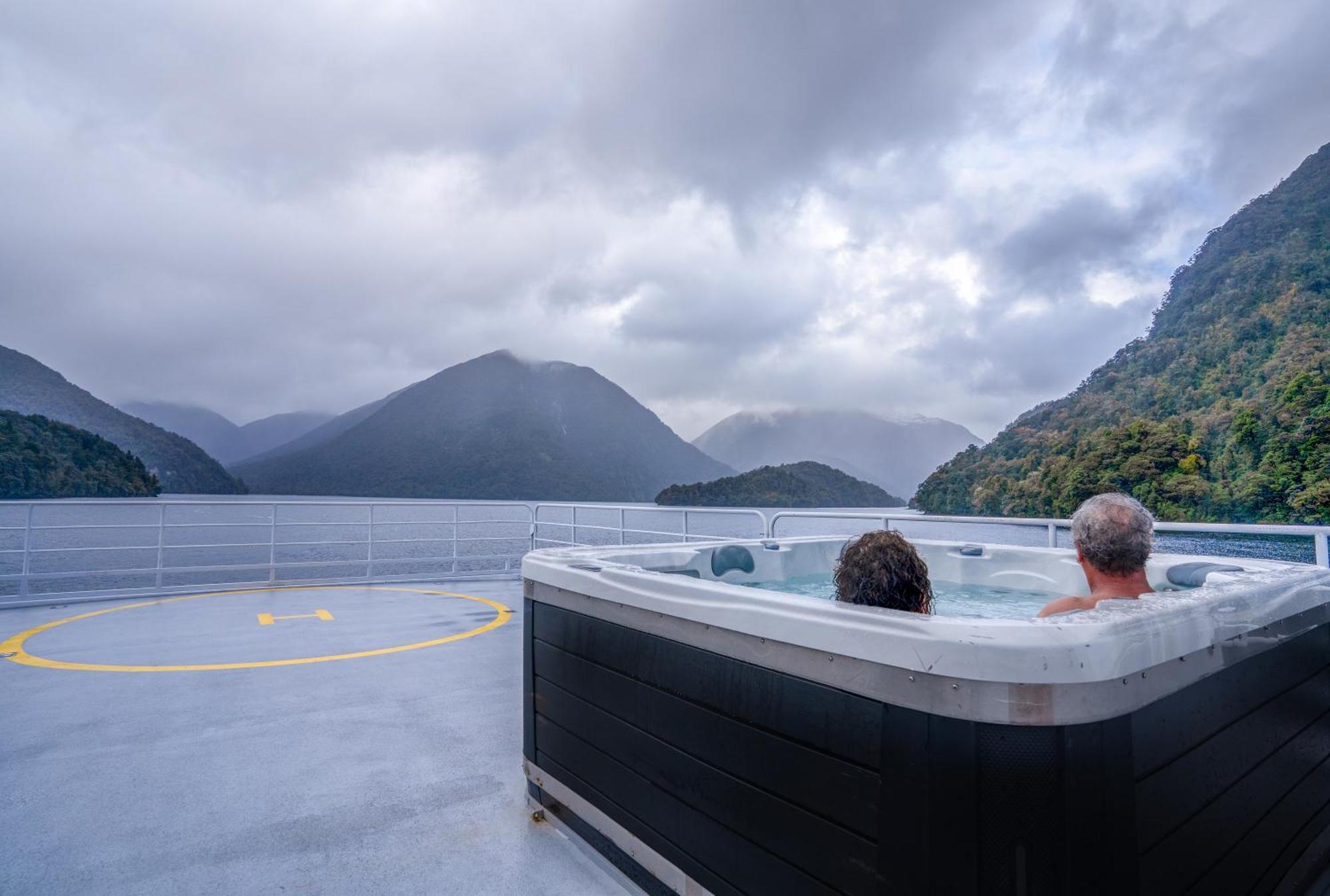 Milford Sound Overnight Cruise - Fiordland Discovery Exteriér fotografie