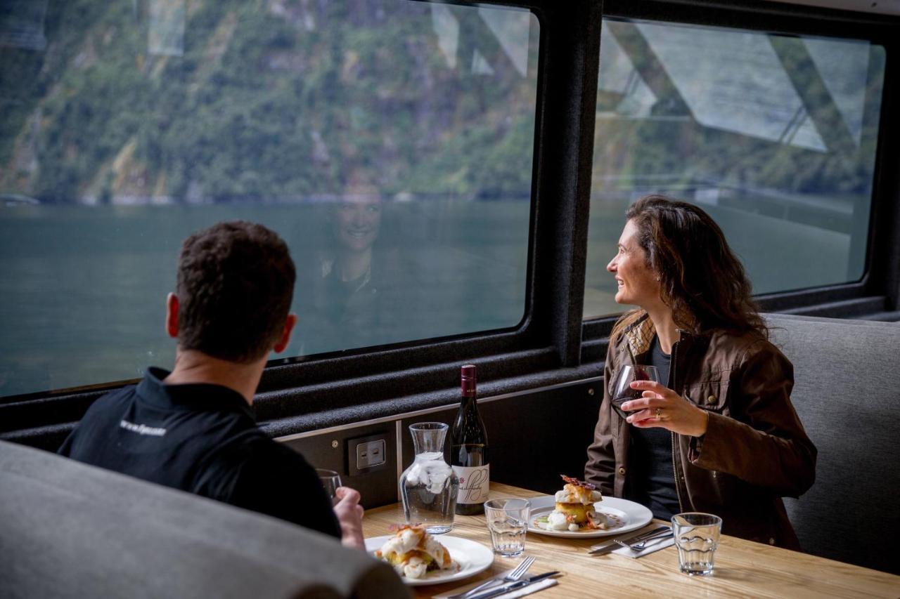Milford Sound Overnight Cruise - Fiordland Discovery Exteriér fotografie